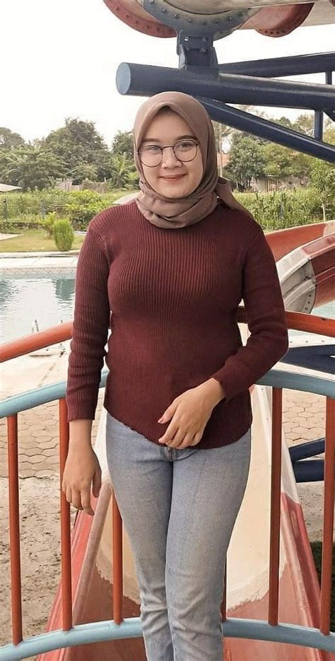 Pin Oleh Ali Ali Di Hızlı Kaydetmeler Gaya Hijab Wanita Berlekuk Gadis Cantik Asia