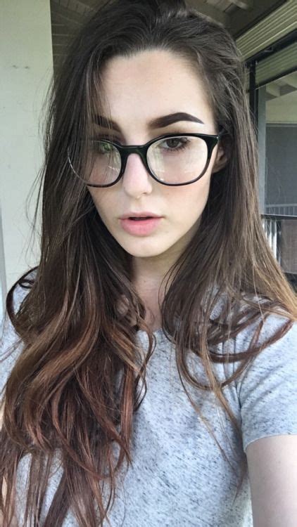 Beautiful Brunette Brunette Glasses Girls With Glasses Glasses Frames Trendy