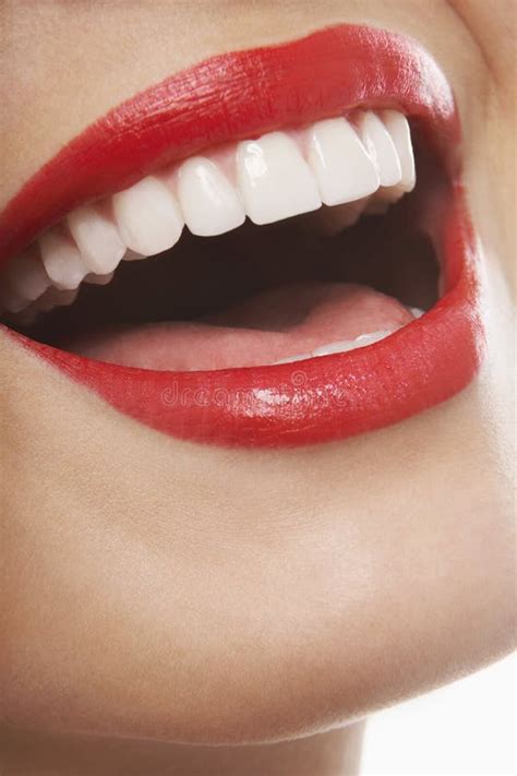lèvres rouges beau maquillage bouche sensuelle lèvre sourire lèvres sensuelles de beauté