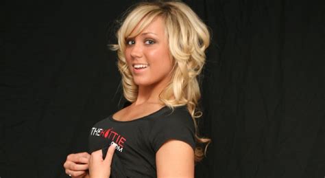 Hot Waitress Hottie Of The Month From Tip The Hottie Whitney From Hooters In Roseville Mi
