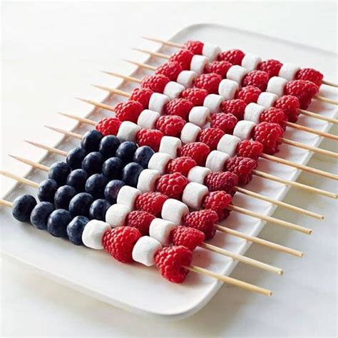 Celebrate the 4th of july this summer with these patriotic fruit dishes! Fourth Of July kabobs | food | Pinterest