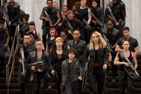 Allegiant Trailer Shailene Woodley Fights In Divergent Sequel Collider