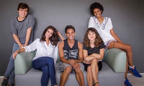 Starting out more than 20 years ago as a predominantly dvd subscription service by reed hastings and marc randolph, netflix was able to pivot along the. Começam gravações da série 3%, primeira produção ...