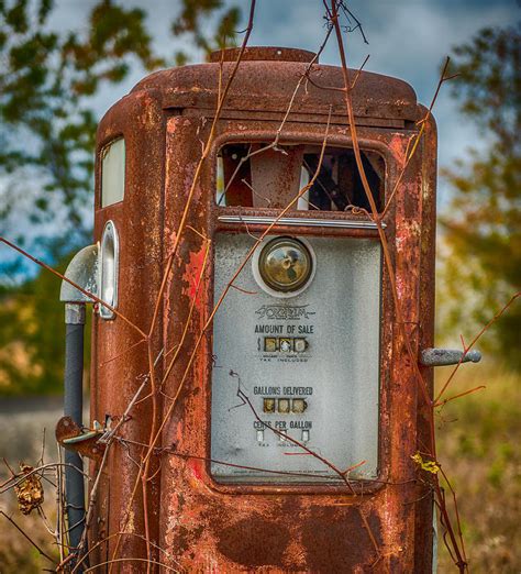 Getupside is an app that gets you money back for gas, up to 50¢/gallon. Old Gas Pump Photograph by Paul Freidlund