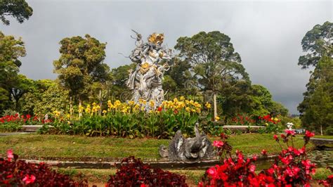 Der botanische garten gehört zu einer der schönsten angelegten gärten auf dieser welt und er ist wirklich wunderschön. Botanischer Garten Am Bedugul Bali Stockfoto - Bild von ...