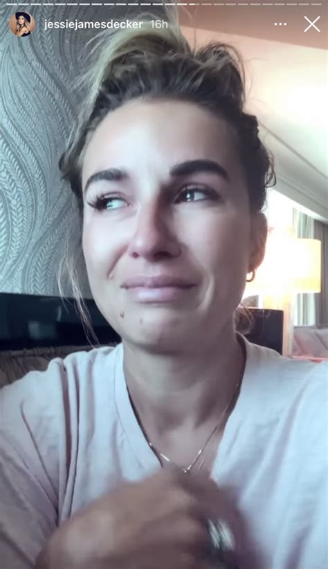 Jessie James Decker Cries After Reading Comments About Weight