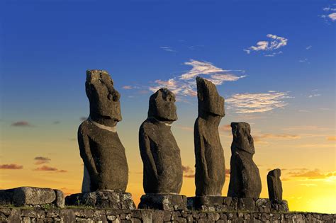 Isla de pascua celebra 50 años de inclusión en territorio chileno con cápsula del tiempo. La Isla de Pascua y su misteriosa civilización