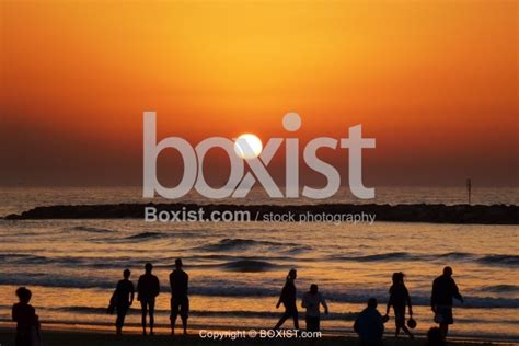 People Silhouettes On Beach Watching Sunset Photography Sam Mugraby S Stock