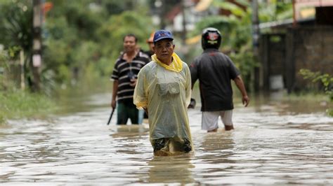 Thailand Floods 12 Dead As Record Rainfall Persists Bbc News