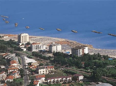 Ortona is a coastal town and municipality of the province of chieti in the italian region of abruzzo, with some 23,000 inhabitants. Ortona Chieti, Pescara e Teramo Abruzzo - Locali d'Autore