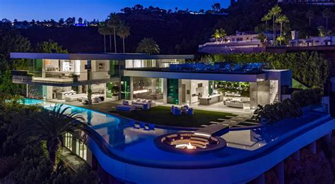Elegant Robin Drive Luxury Modern Home In Los Angeles