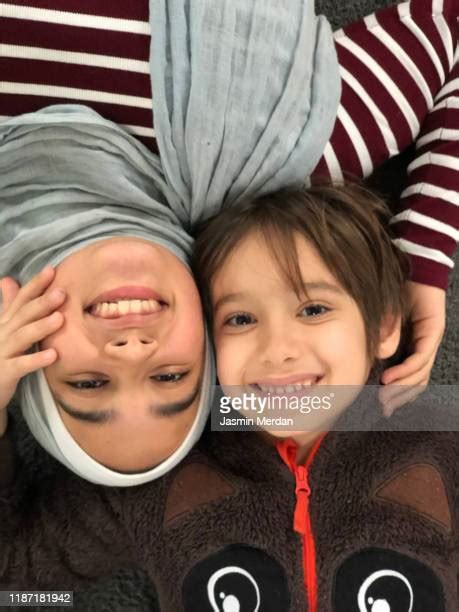 Arab Mom Love Photos Et Images De Collection Getty Images