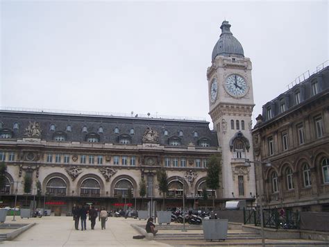 Most platforms at the gare de lyon now have automatic ticket gates. Plik:Paris gare-de-Lyon.JPG - Wikipedia, wolna encyklopedia