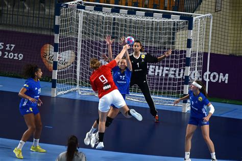 Belgium look very sloppy and sluggish on the ball currently, which is certainly unusual for them. European Women's Youth U17 Handball Championship, Celje ...