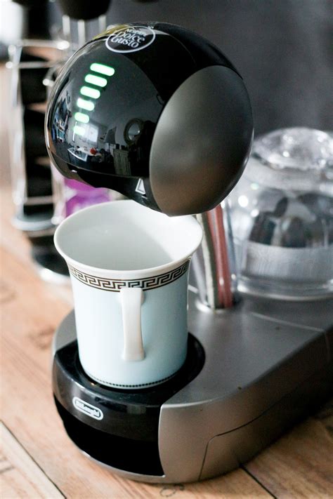 Automātiskais, ultrakompaktais nescafé® dolce gusto® kapsulu kafijas aparāts tika veidots balstoties uz radošumu un vienkāršību. nescafe-dolce-gusto-beste-maschine-kapseln-kaffee-espresso ...