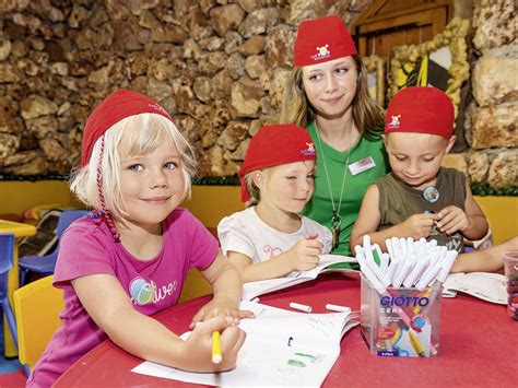 Die familienfreundliche ferienanlage, umgeben von einem großzügigen park, bietet insgesamt 315 zimmer mit terrassen. Rhön-Park-Hotel Aktiv-Resort in Hausen-Roth bei alltours ...