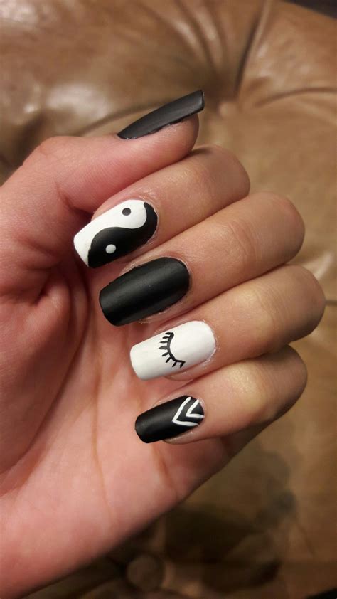 Want to see more posts tagged #uñas acrilicas? #Nails ⚪⚫☯ | Uñas náuticas, Diseño de uñas tumblr, Uñas negras decoradas