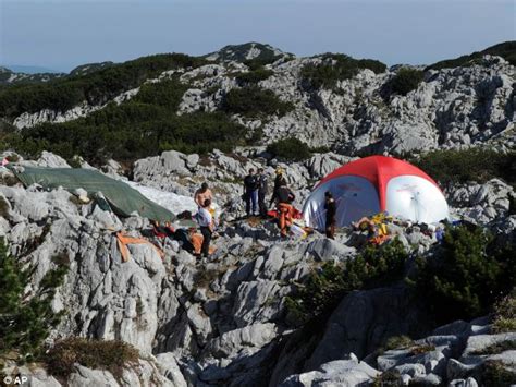 German Doctors Close To Reaching Injured Climber Trapped