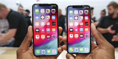 Reasons To Buy Iphone Xs Instead Of Iphone Xs Max Business Insider
