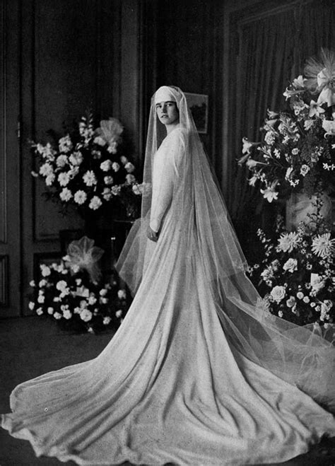 Ethereal beauty meets the 1920s in the emmeline gown. 42 Glamorous Wedding Dresses From Between the 1920s and ...