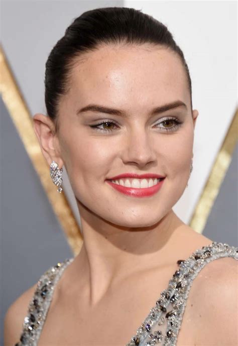 Daisy Ridley In Chanel At The Oscars 2016 Actrices Bonitas