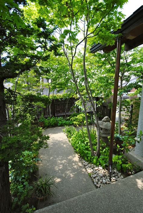 輪鼓装飾店は愛知県で随一の、雑木の庭の作り手として、蓼科や軽井沢の高原リゾート地のような、爽やかな緑の雰囲気に包まれた、心地良い空間を造ります ...