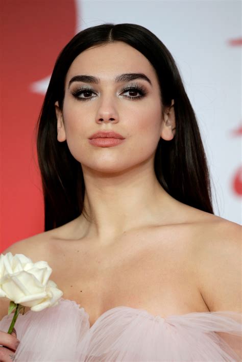 Pop star sensation dua lipa has shared a series of videos on her instagram, showing her at home with her puppy dexter. Dua Lipa Smoky Eyes - Makeup Lookbook - StyleBistro