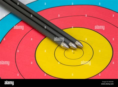 Three Arrows Sitting On Bullseye Of A Paper Target Stock Photo Alamy