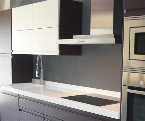 Combínala con los fregaderos integrity. Encimera de cocina en Silestone Blanco Zeus