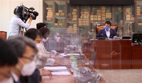 정청래 의원과 민주당 소속 의원 10명이 함께 발의한 언론중재 및 피해구제 등에 관한 법률 일부. '언론중재법' 속기록 보니... "권력 감시 위축" 4차례 지적에도 與 ...