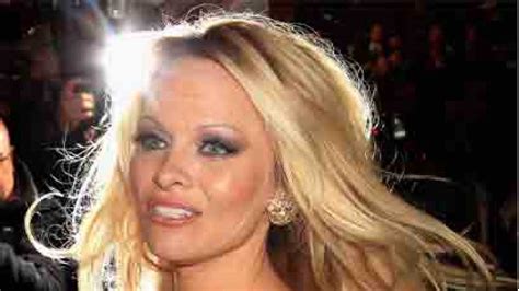 pamela anderson booted off dancing on ice after nipple show