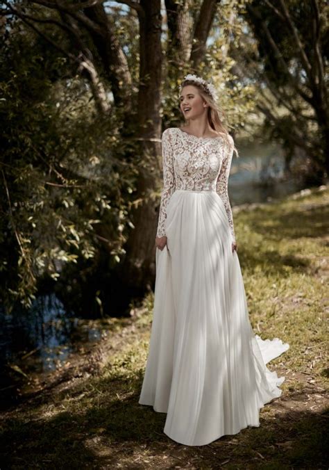 Find cute and unique spring wedding dresses that fit your personal style it's simple to envision any of our spring wedding dresses gliding down the aisle. 7 Wedding Dresses Perfect for Spring | Kleinfeld Bridal