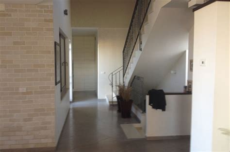 ציוד משלים לאקווריומים ובריכות נוי. בניית בית פרטי במושב רמת רזיאל על מגרש - מיקי פיקס