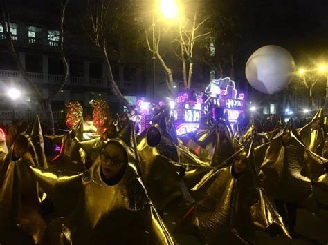 Miles De Niños Reciben A Los Reyes Magos En Valladolid Bajo Una Lluvia