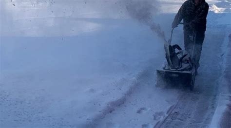 Snow Blowing Tips For Removing Snow From Driveway Like A Pro Toolever