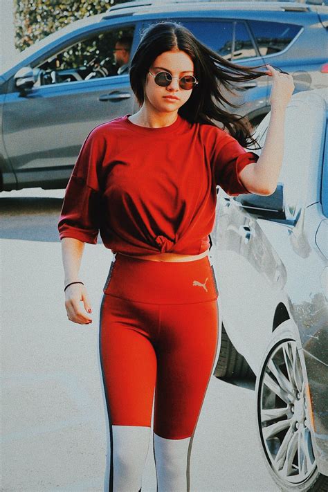Bangs With Medium Hair Medium Hair Styles Selena Gomez Outfits Young Celebrities Two Piece