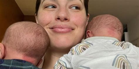 Ashley Graham Breastfeeding In Public Boobingit