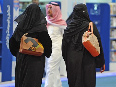 Five Things That Saudi Arabian Women Still Cannot Do Middle East News The Independent
