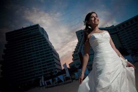 My name is greta dalla, a passionate event and wedding planner from italy, based in messico since 2017. ME Cancun #Resort #Mexico #WeddingDestination | One ...