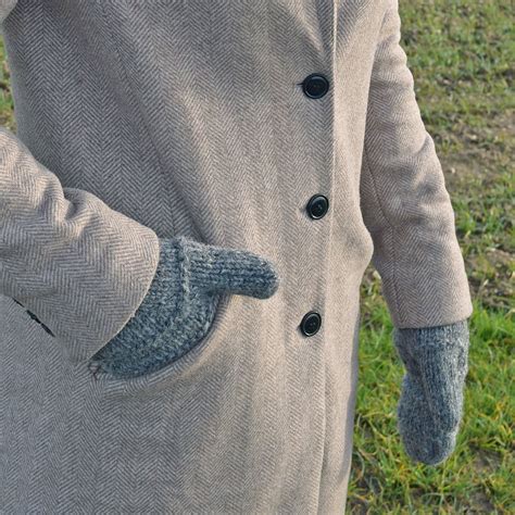 Simple Raised Ridge Pure New Wool Grey Mitten Cosy Warm And Wearable