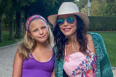 Bethenny Frankels Daughter Bryn Heads To 7th Grade In A Sweet Colorful Outfit