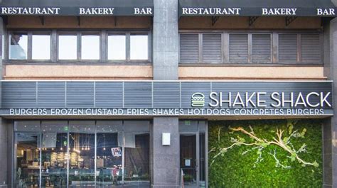 Shake Shack At 5015 Westheimer Rd Room Houston Tx