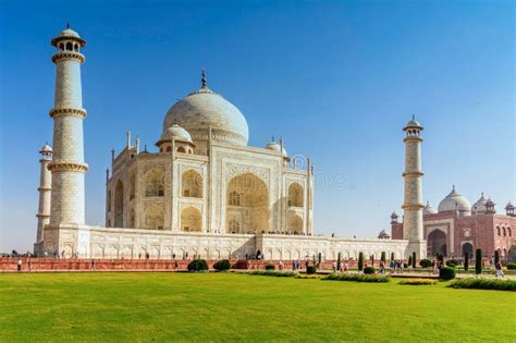 Taj Mahal Blue Sky Travel To India Stock Image Image Of Ancient