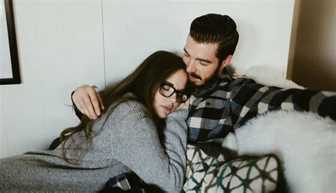 Do You Know Different Types Of Cuddle Have Different Secret Meanings