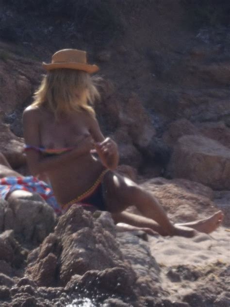 Heidi Klum Tanning Topless And Groping At The Beach Porn Pictures Xxx