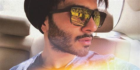 Feroze Khan Shares Adorable Picture With Son Bol News