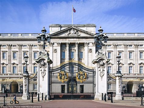 Video Shows A Royal Footmans Route Through Buckingham Palace Daily