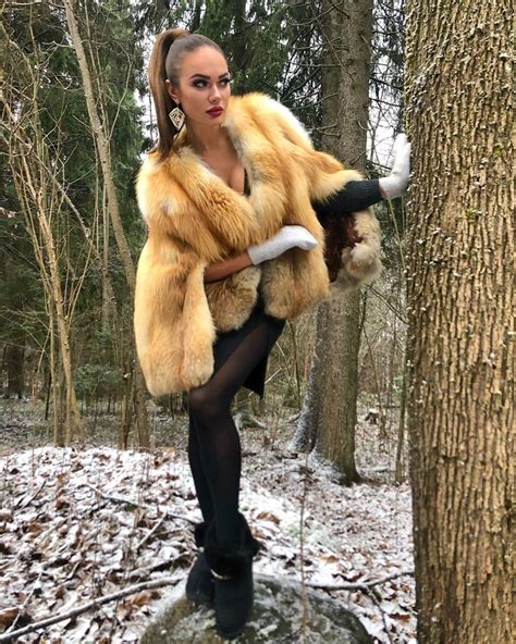 Pin By Цъ Макенджиев On Дама в мехах Real Foto Fur Coats Women Fur