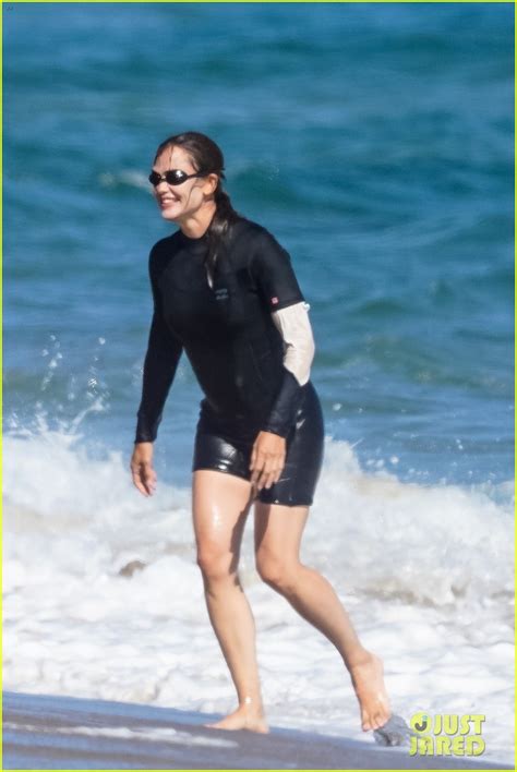 Jennifer Garner Wears A Wetsuit While Bodyboarding In Malibu Photo