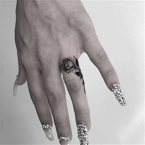 Tattoo Am Finger Hand And Finger Tattoos Pretty Hand Tattoos Finger